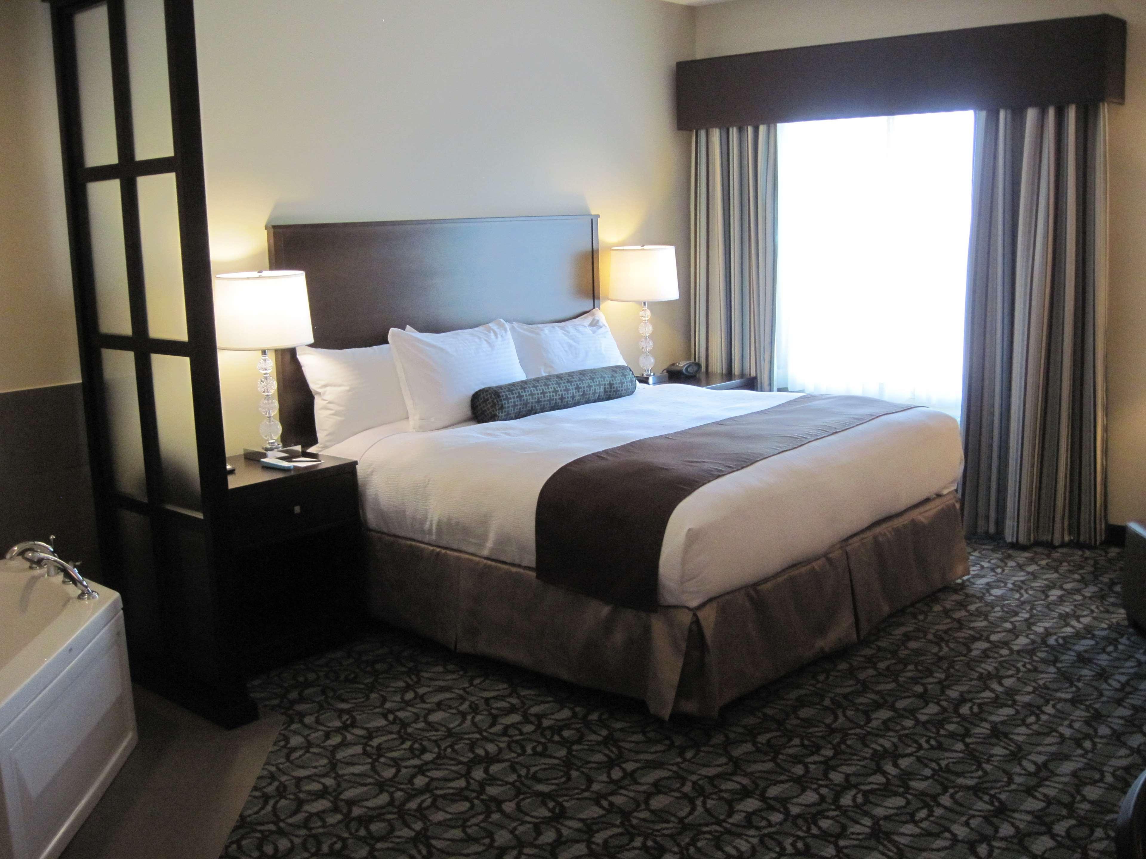 Best Western Plus Walkerton Hotel & Conference Centre Room photo